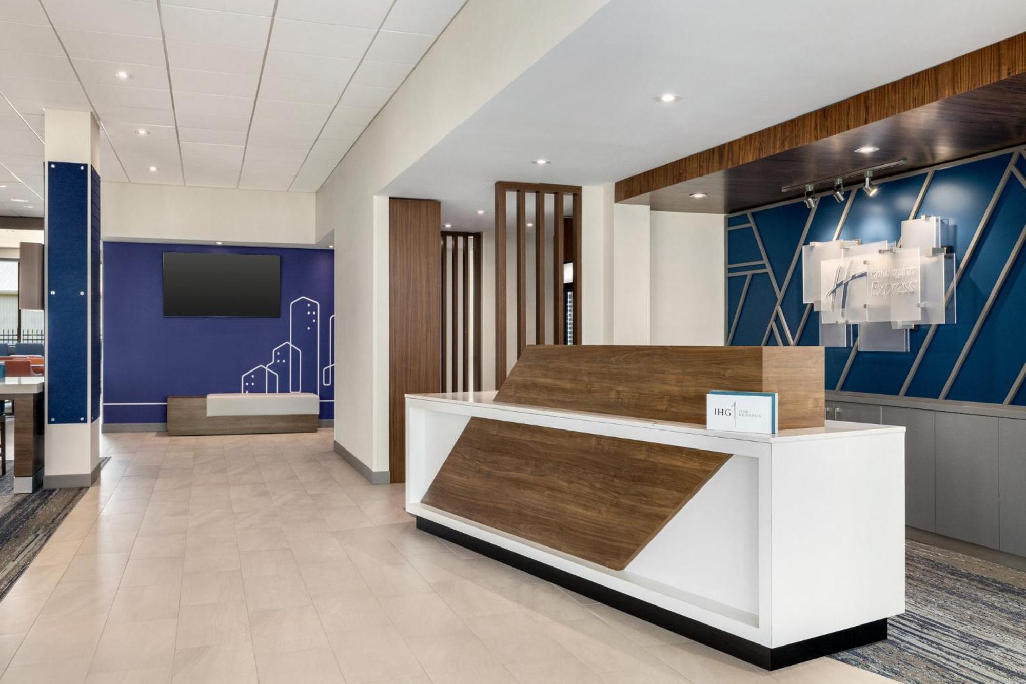 Holiday Inn Express - Strathroy By Ihg Exterior photo