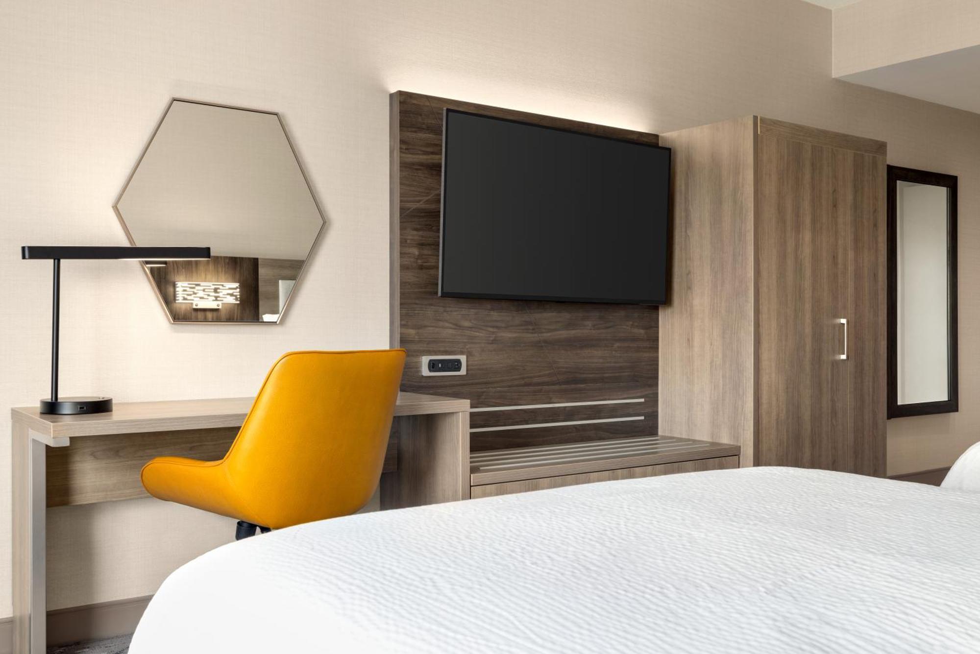 Holiday Inn Express - Strathroy By Ihg Exterior photo